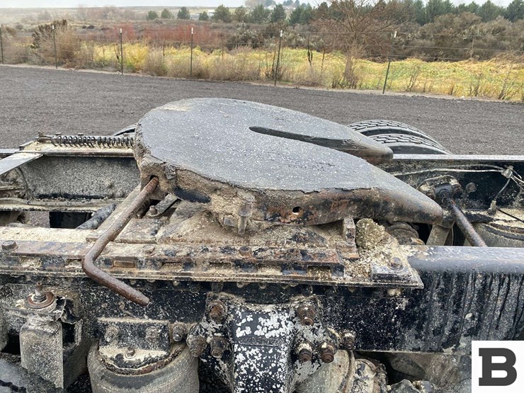 1993-freightliner-fld120-image-23