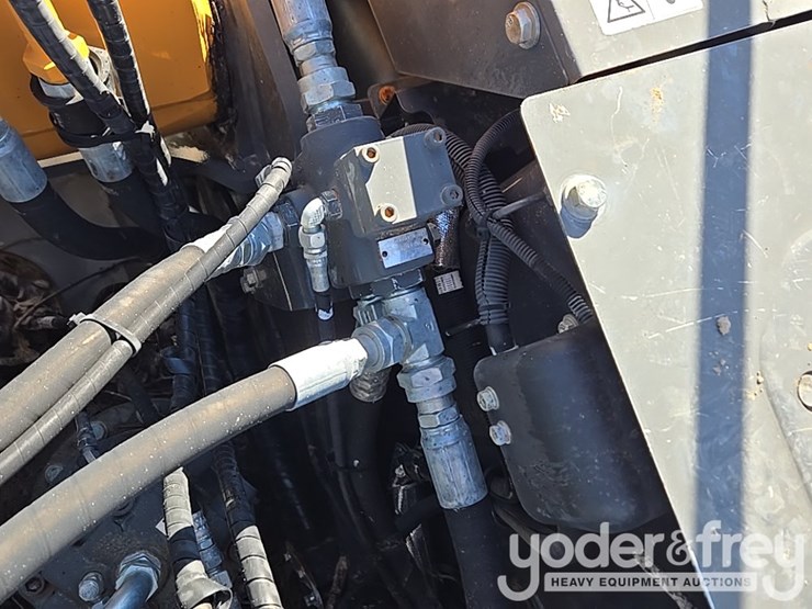 2021-case-cx210-lc-image-83