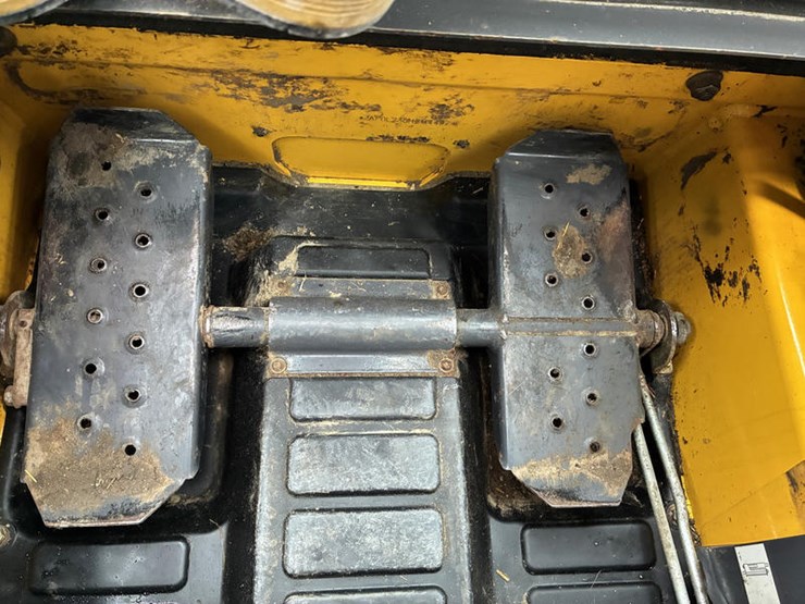 new-holland-l230-image-27