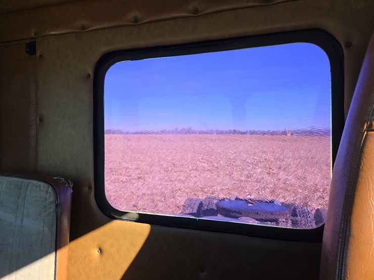 1988-freightliner-day-cab-semi-image-74