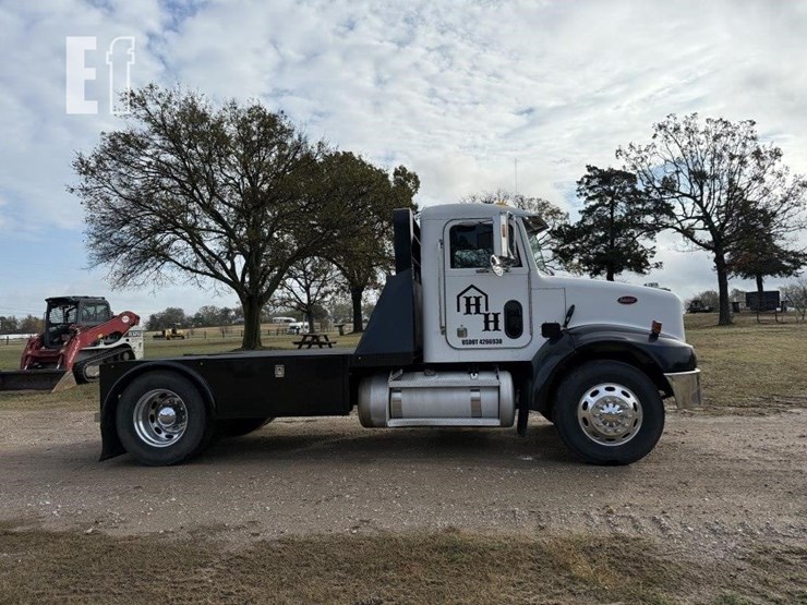 peterbilt-330-image-4