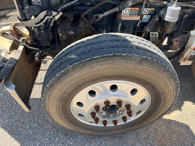 2012-peterbilt-388-image-12