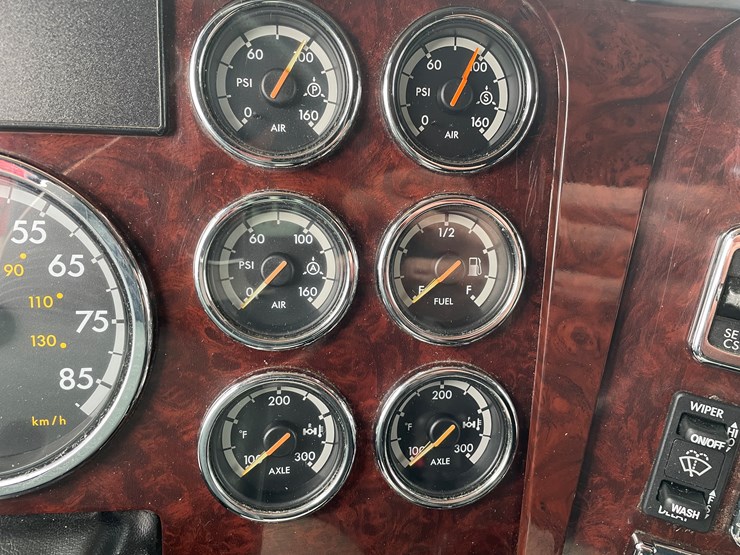 #1043-•-2009-freightliner-semi-(wi-title-in-delay)-image-34