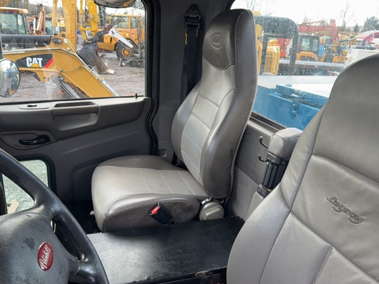 2012-peterbilt-337-image-25