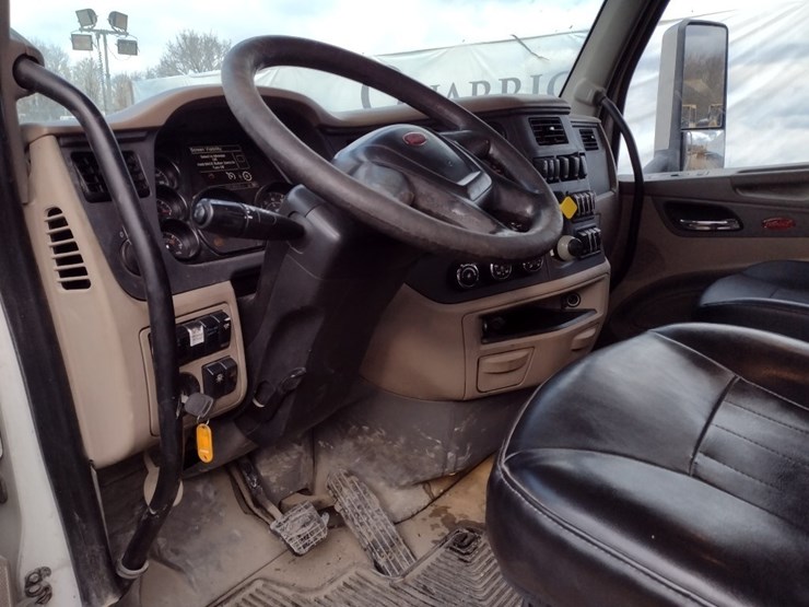 peterbilt-567-image-11