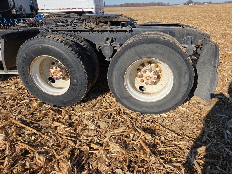 1988-freightliner-day-cab-semi-image-20