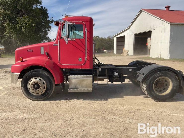 2004-peterbilt-330-image-8