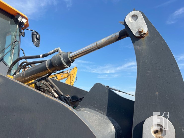 2020-deere-444l-image-14