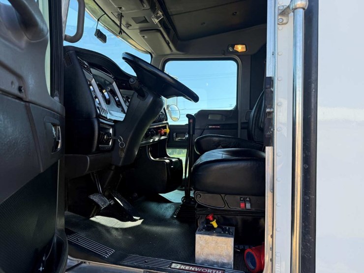 2018-kenworth-t800-image-27