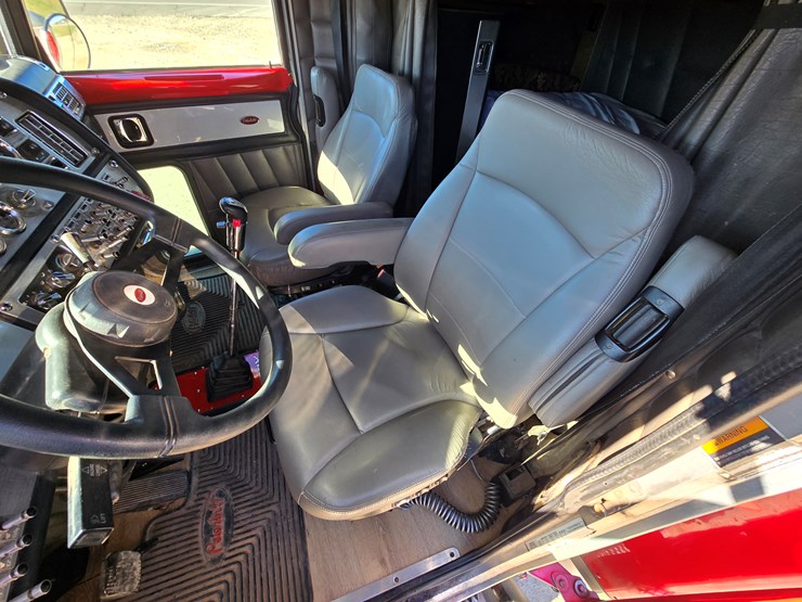 2005-peterbilt-379-image-83