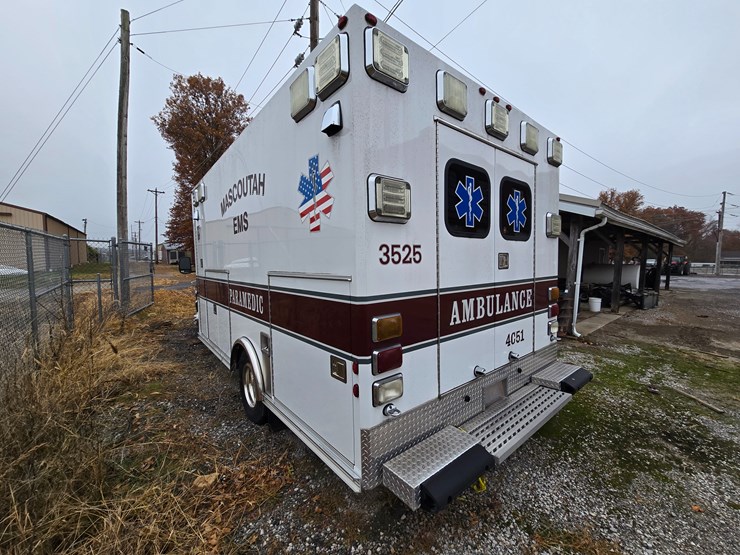 2010-ford-e450-image-9