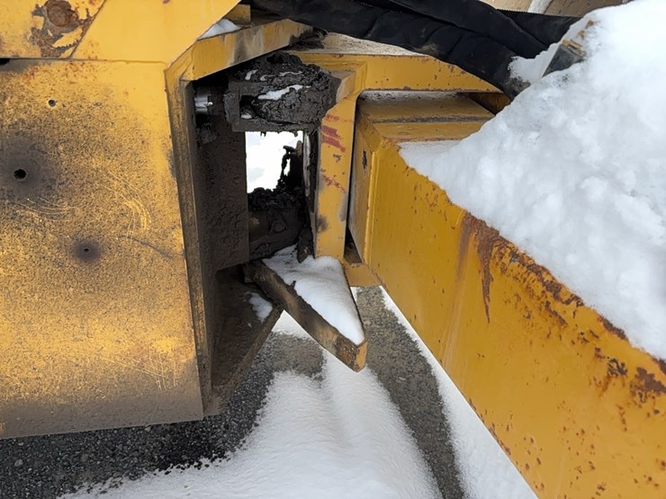 2016-caterpillar-cs-563c-image-5