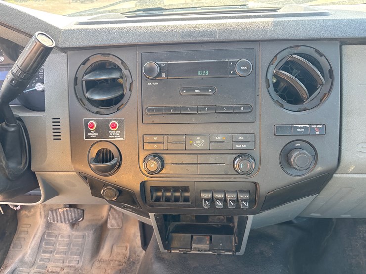 2015-ford-f550-image-12