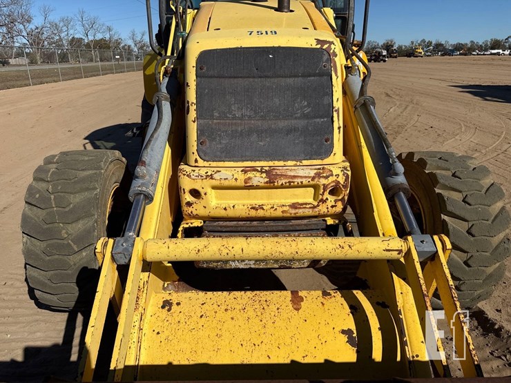 new-holland-b95-image-22