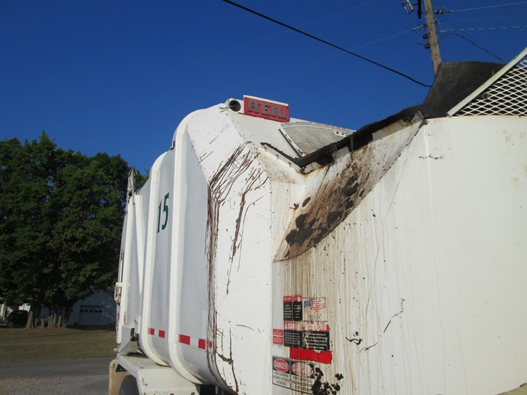 2016-freightliner-108sd-image-31