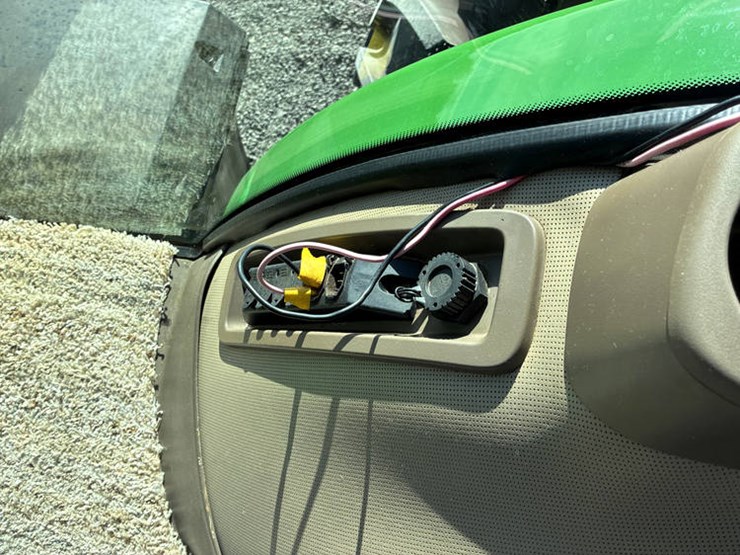 2014-john-deere-8295r-image-82