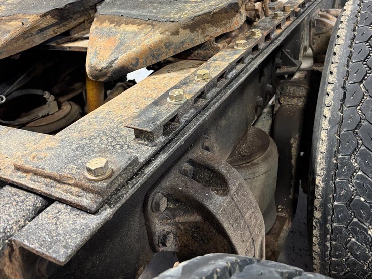 2000-peterbilt-379-image-13