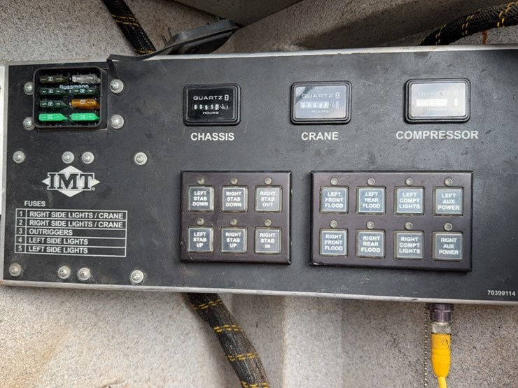 2007-peterbilt-335-image-8