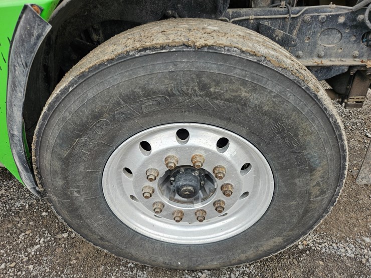 freightliner-columbia-120-image-125