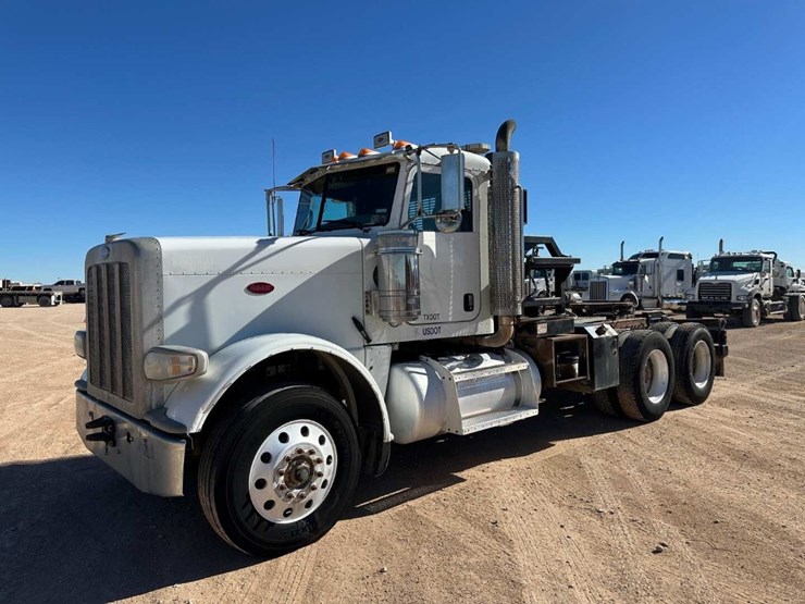 2012-peterbilt-388-image-1