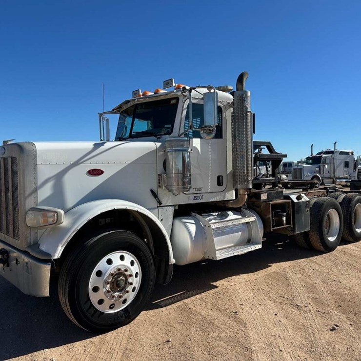 2012 PETERBILT 388