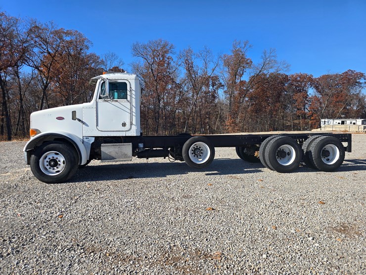 peterbilt-357-image-10