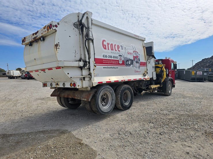 2003-peterbilt-320-image-26