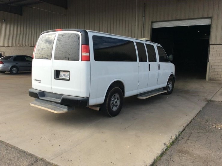 2013-chevrolet-express-3500-image-3