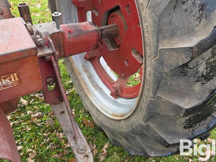 1951-farmall-m-2wd-tractor-image-19
