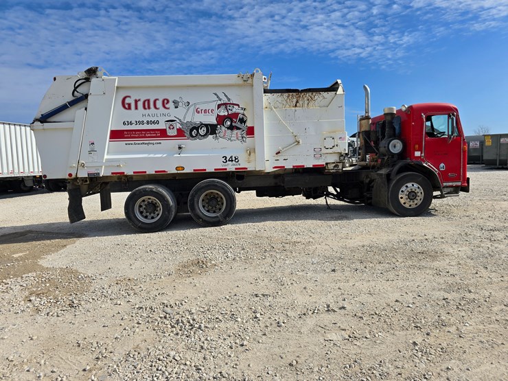 2003-peterbilt-320-image-35