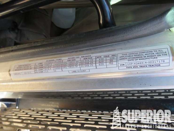 2016-peterbilt-389-image-17