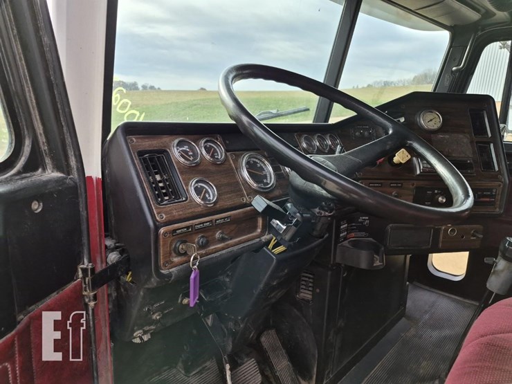 freightliner-fld120-image-16