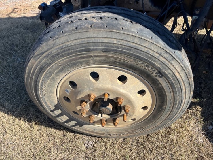 2011-peterbilt-367-image-8