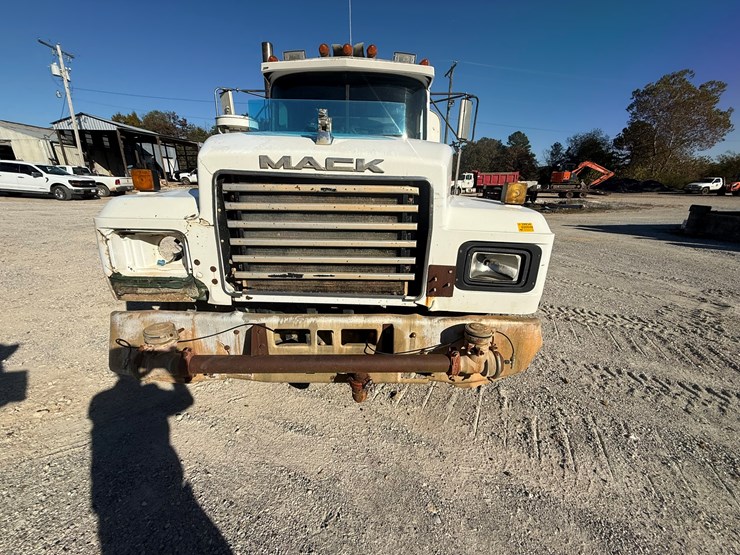 mack-r686st-image-41