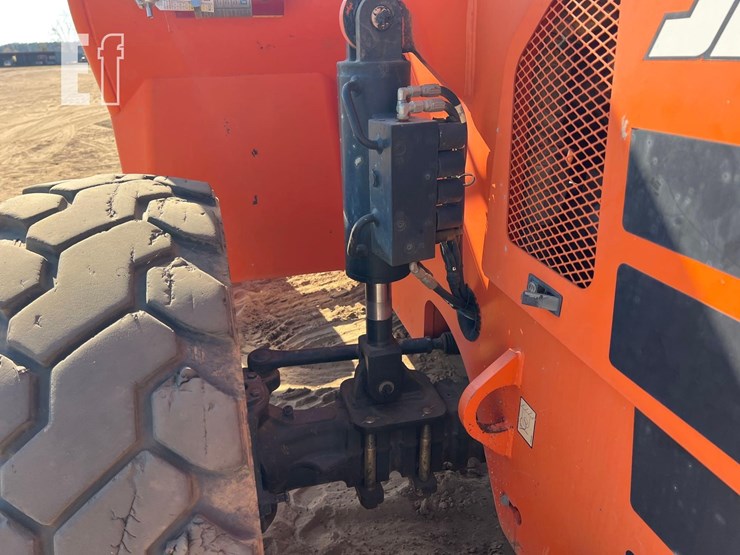 2019-jlg-6042-image-22