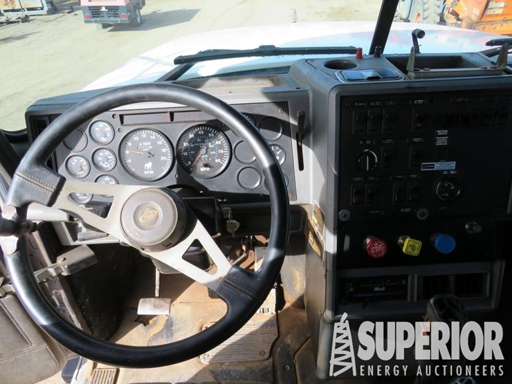 1998-mack-cl713-image-13