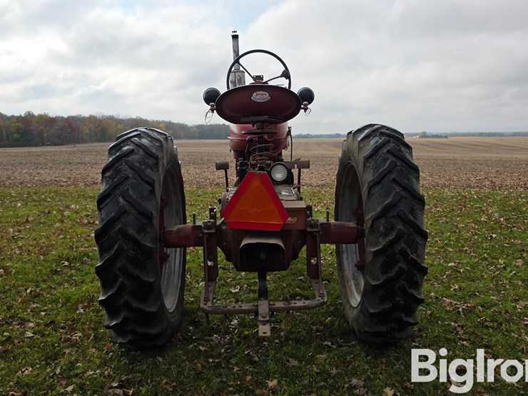 1951-farmall-m-2wd-tractor-image-6