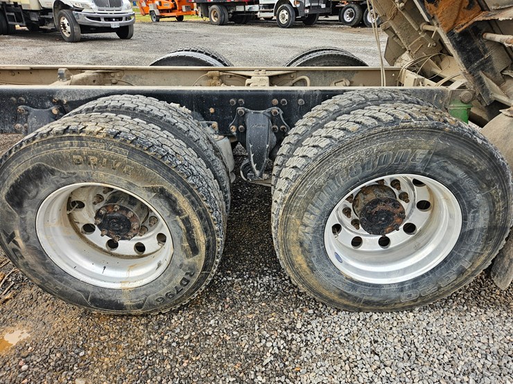 freightliner-columbia-112-image-89