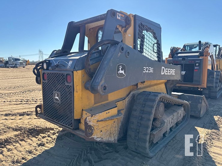 2017-deere-323e-image-6