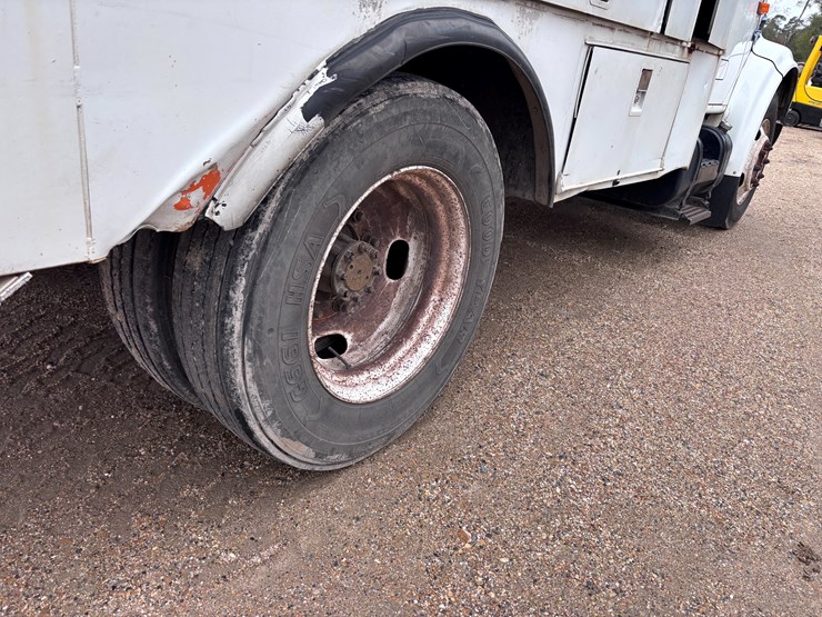 1997-international-4700-image-8