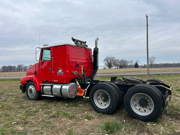 #95-•-volvo-semi-image-3