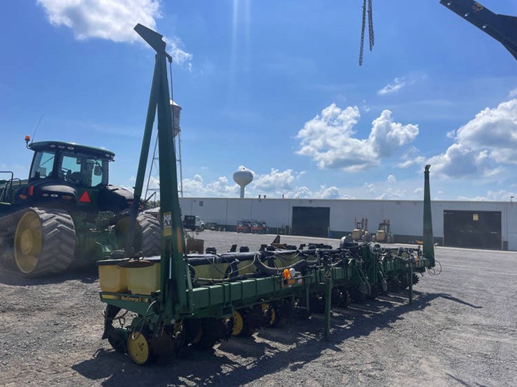 john-deere-7300-image-2