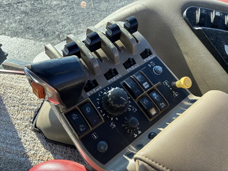 case-ih-magnum-305-image-82