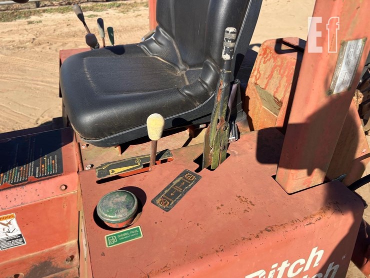 2004-ditch-witch-3700-image-23