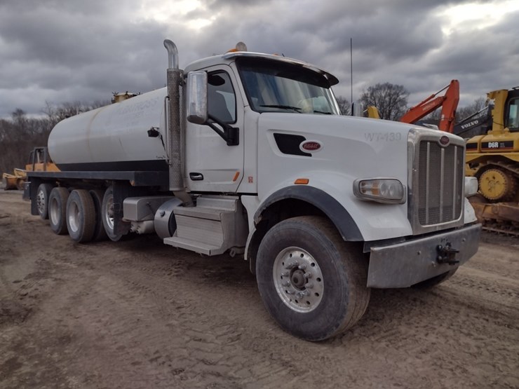 peterbilt-567-image-40