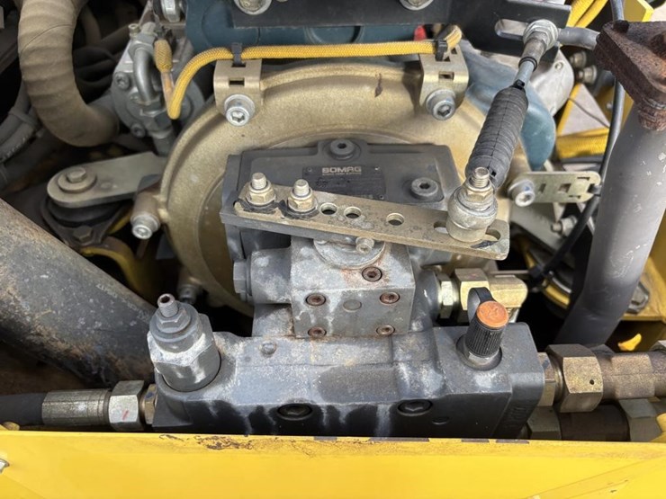 2017-bomag-bw120-image-36