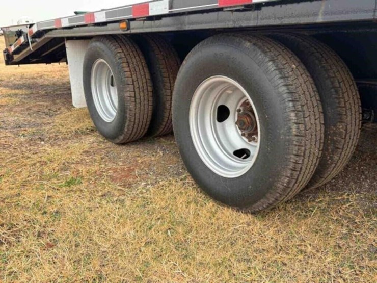 2022-titan-trailer-image-12