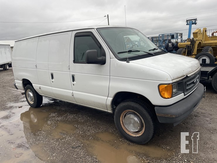 2005-ford-e250-image-2