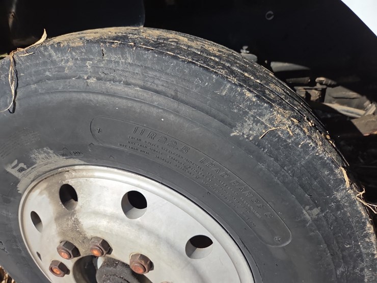 1988-freightliner-day-cab-semi-image-8