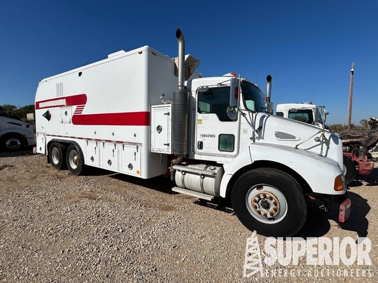 kenworth-t300-image-1